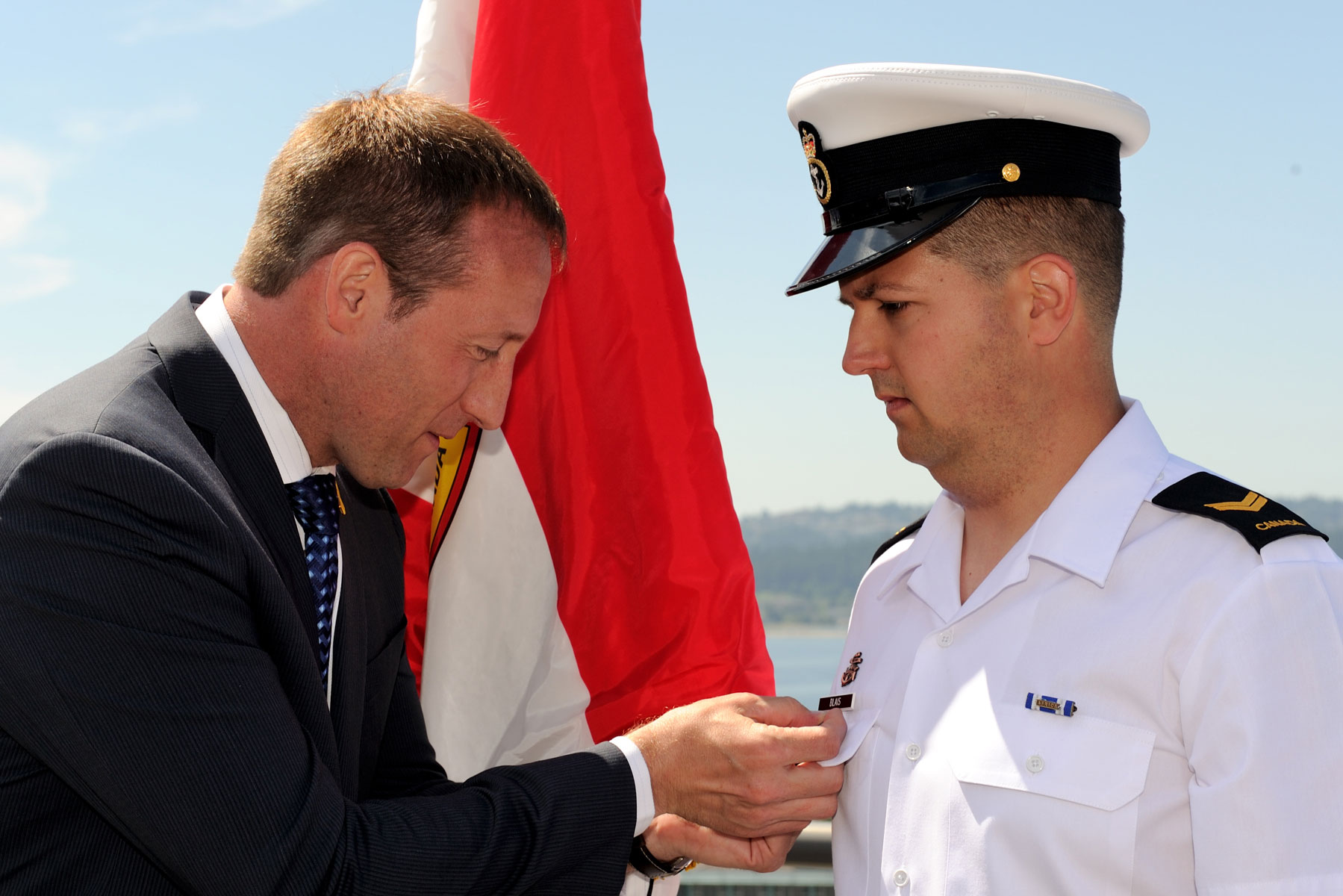 Minister MacKay introduces War of 1812 pins - Pacific Navy News : Pacific  Navy News
