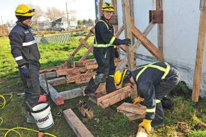 Urban Search and Rescue course students