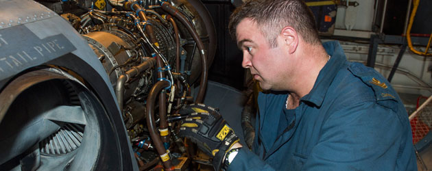 HMCS Toronto Sea King maintenance