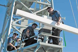 Radar maintenance on HMCS Protecteur