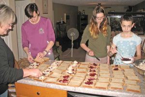 Tipper family makes Christmas lunches for the homeless