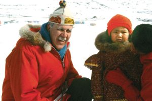 Stuart Hodgson speaks with an Inuit mother and daughter