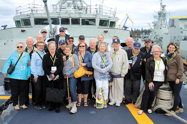 Members of HMCS Uganda and HMCS Quebec Veterans Association pose for a group shot during a tour of HMCS Ottawa, Sept. 16, 2016. Photo by Peter Mallett, Lookout