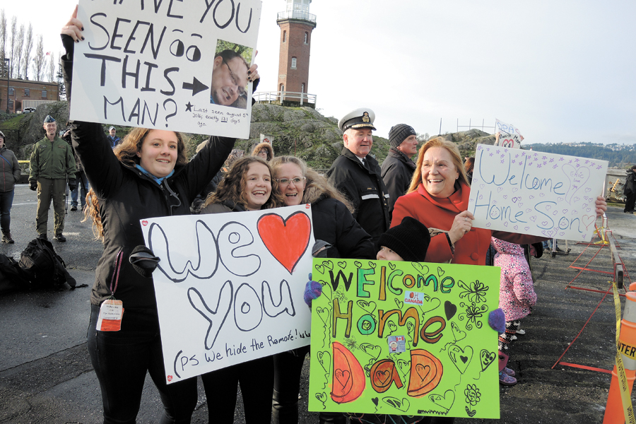  Families react to the return of HMCS Vancouver. Photo by Peter Mallett, Lookout Newspaper