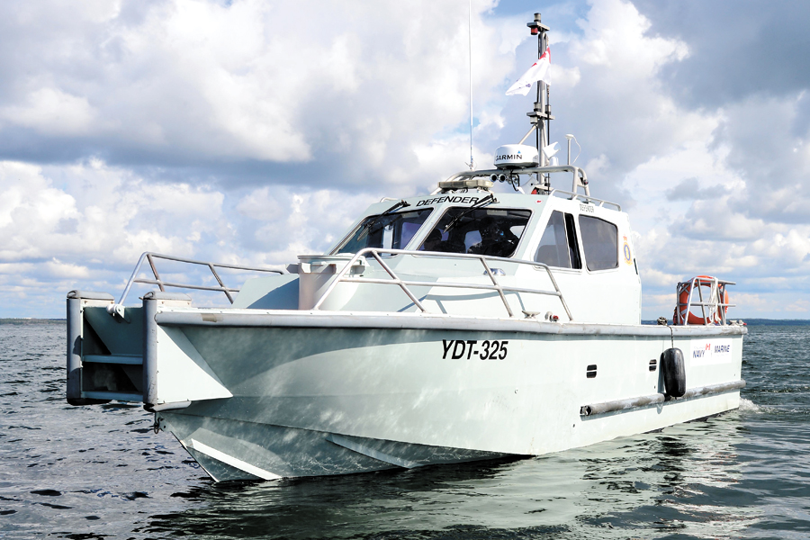 A Royal Canadian Navy cutter, the Defender, from Canadian Forces Base Halifax is used to provide 1 Canadian Rangers Patrol Group with critical search and rescue and small craft training on Great Slave Lake near Yellowknife during Operation Nunakput 2016. Photo by PO2 Belinda Groves, Task Force Imagery Technician