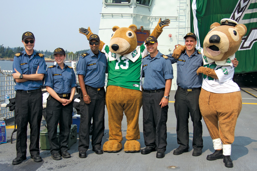 Personnel from HMCS Regina (left to right): Lt(N) Craig Newman, Lt(N) Jessica MacMillan, MS Jamie Boparai, Cdr Colin Matthews, and SLt Dan Presseau gather on the flight deck with Saskatchewan Roughriders’ mascot Gainer the Gopher and ship’s mascot Gunner the Gopher (right). Photos by Peter Mallett, Lookout Newspaper