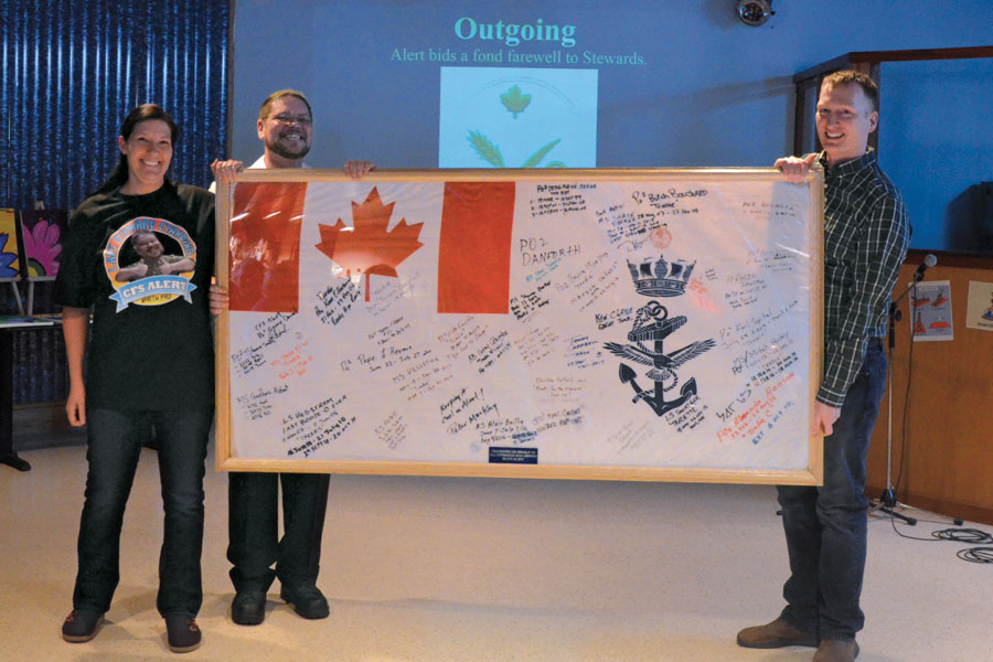 MS Shane Barker (centre) presents the Stewards’ Flag to MWO Renee Hansen (left) and Maj Caden Stiles (right). Photo by Cpl Jay Lapid