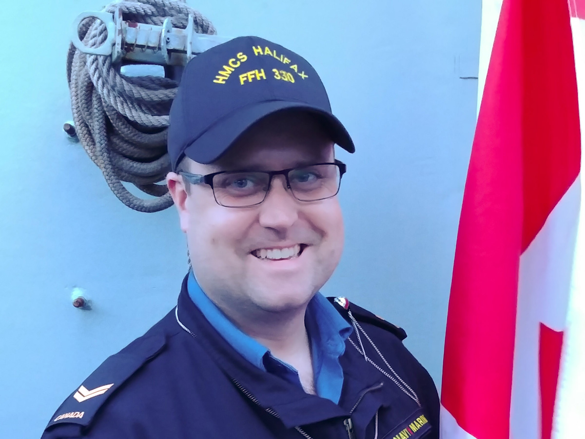 Sailor re-enrolls in the navy