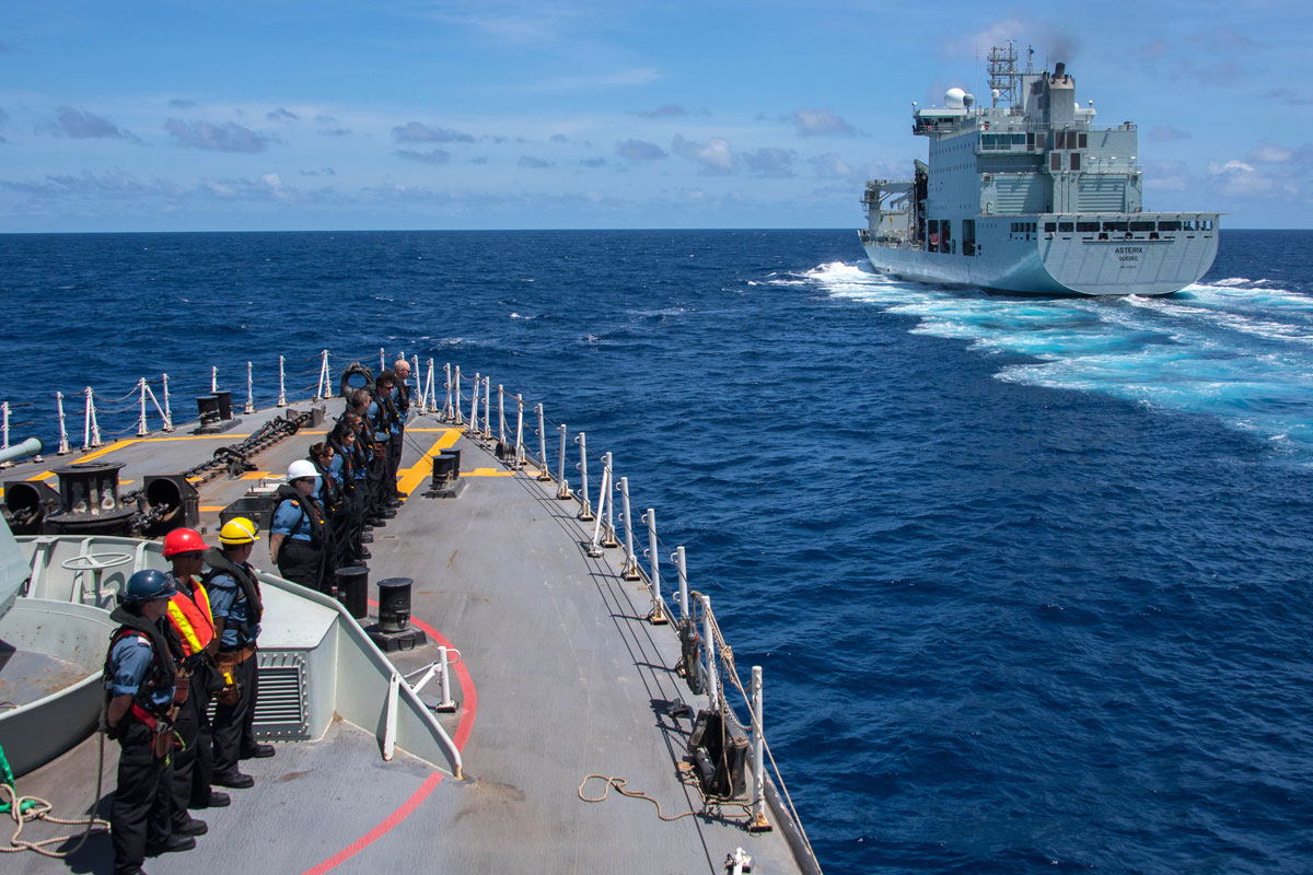 HMCS Regina and NRU Asterix conduct a Replenishment at Sea during Operation Projection in the Indian Ocean. Photo by Cpl Stuart Evans, BORDEN Imaging Services