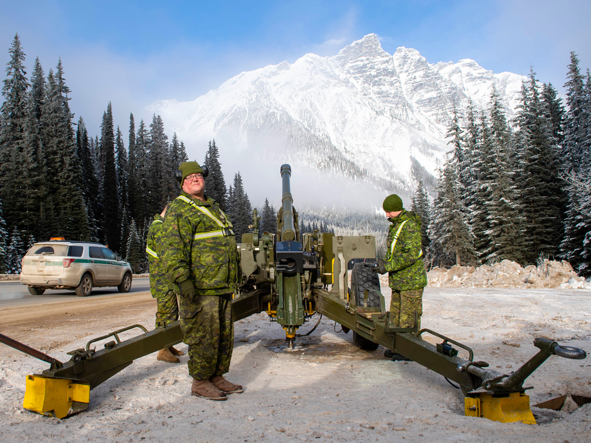 Master Bombardier Ryan Houston from 1st Regiment, Royal Canadian Horse Artillery, awaits the loading order from the Troop Commander during the confirmation shout at the start of Operation Palaci at Rogers Pass, B.C. on Nov. 22. Photo by MCpl PJ Létourneau, Canadian Forces Combat Camera