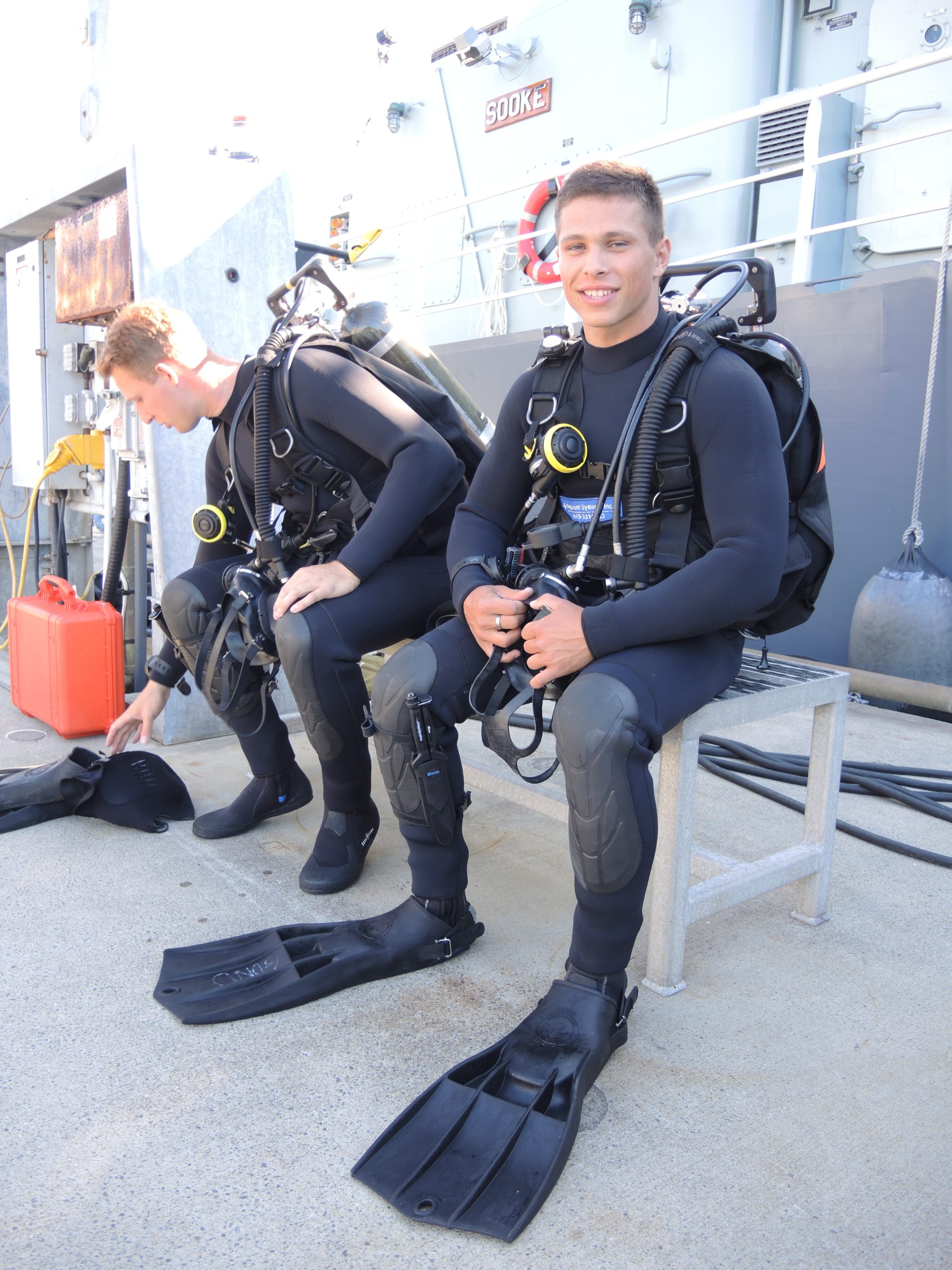 Personnel Awaiting Training pitch in at Fleet Diving Unit (Pacific)