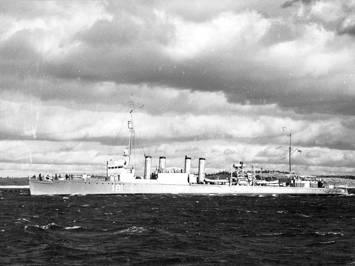 HMCS St. Croix  I81  c1940