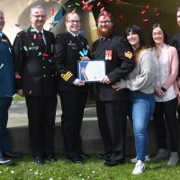 Célébration de l'excellence : L'instructeur de l'École de la Flotte réalise une première pour la MRC