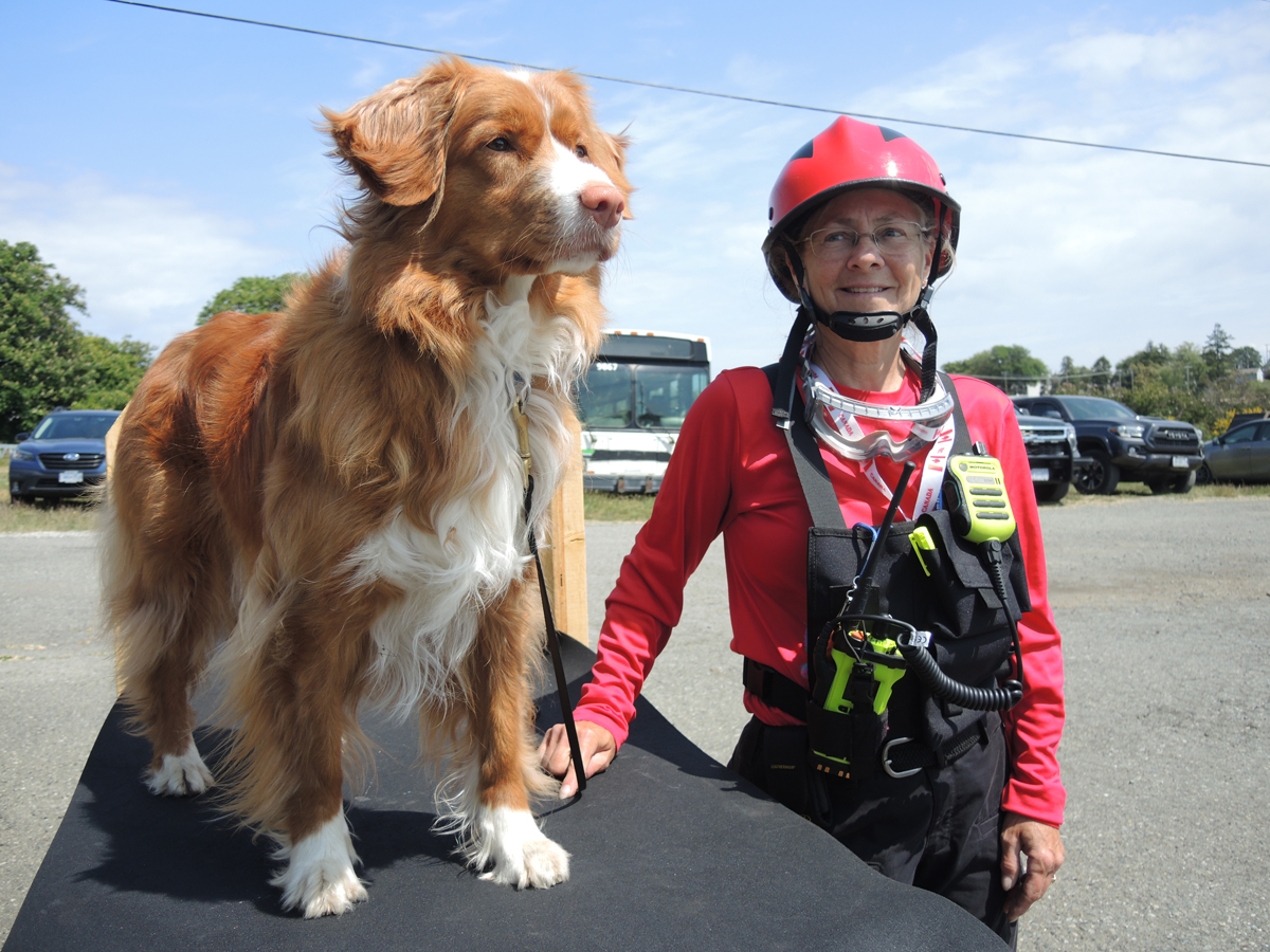 Valerie Berben, a Vancouver Island Search and Disaster Dogs of Canada K9 handler and Mia, a Nova Scotia Duck Trolling Retriever, take a break during a MUSAR training exercise at Work Point.  Photo: Peter Mallett/Lookout