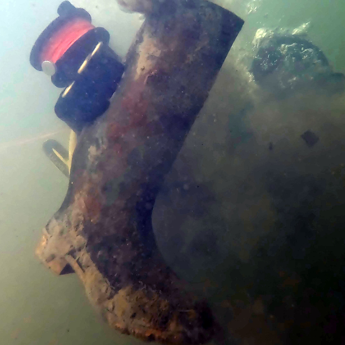 La botte d'un citoyen de Yellowknife, Ens 1 Hagen, trouvée au fond du Grand lac des Esclaves.