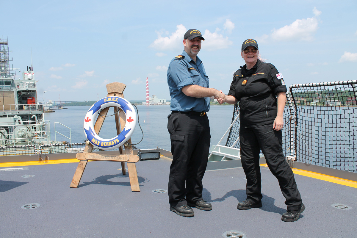 Lieutenant (Navy) Martin Berthelot (left), East Coast Operations Officer HMCS Max Bernays, 
with Lieutenant (Navy) Sarah Thomas (right), West Coast Operations Officer HMCS Max Bernays.