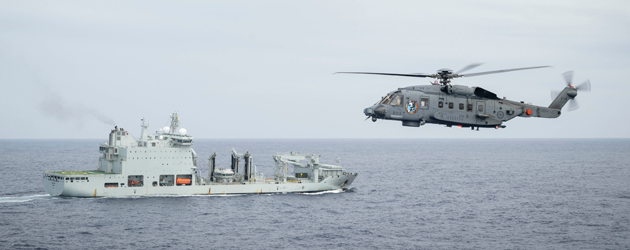 HMCS Vancouver’s embarked CH-148 Cyclone helicopter “CANUCK” flies near MV Asterix in the Pacific Ocean on 1 December 2023.

 

Photo Credit: Aviator Gregory Cole, Canadian Armed Forces Photo

 

L’hélicoptère CH-148 Cyclone « CANUCK » embarqué du NCSM Vancouver vole à proximité du NM Asterix, dans l’océan Pacifique, le 1er décembre 2023.

 

Photo : Aviateur Gregory Cole, Forces armées canadiennes