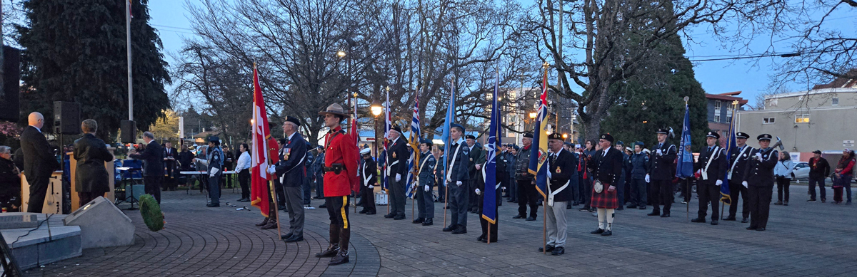 Participants à l’hommage aux chandelles de la bataille de la crête de Vimy. Photo : Whitney de Deus/Légion royale canadienne no 91.